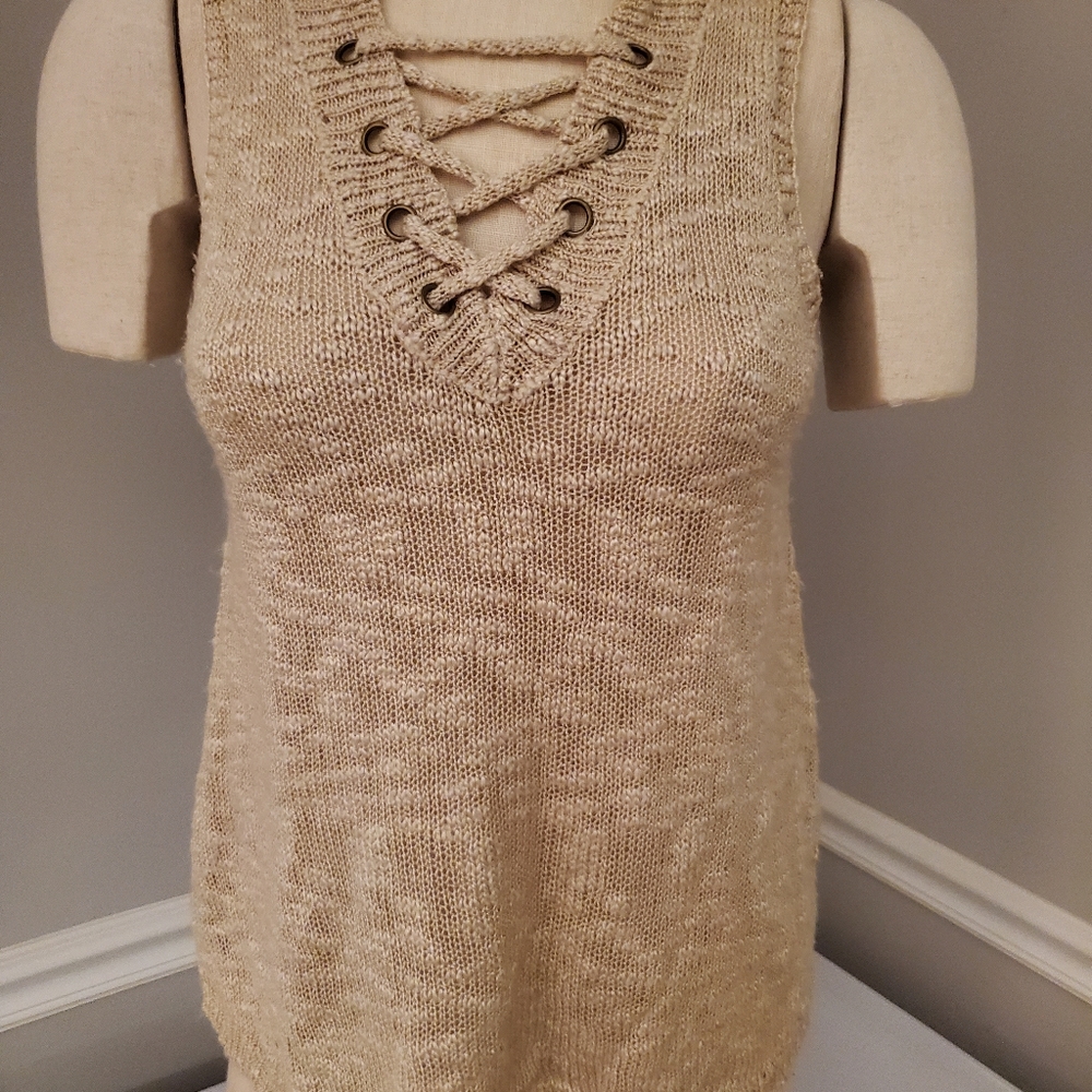 Brave M sleeveless top